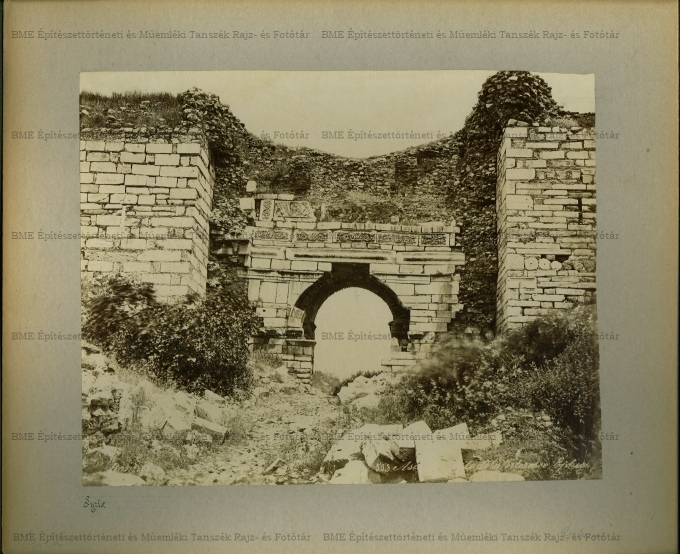 Eredetileg Agios Theologos (Άγιος Θεολόγος) - későbbi, török elnevezés szerint Ayasoluk-Selçuk erőd ...