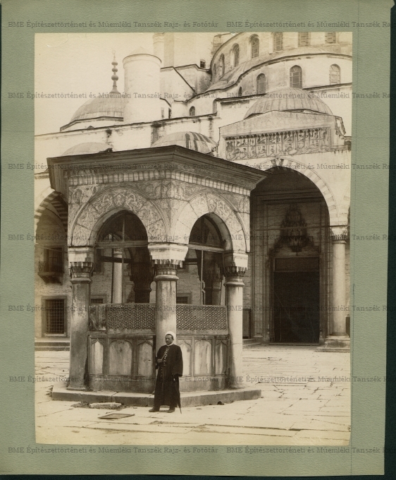 şadirvan (tisztálkodókút), mecset udvar